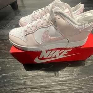 Nike dunk low paisley